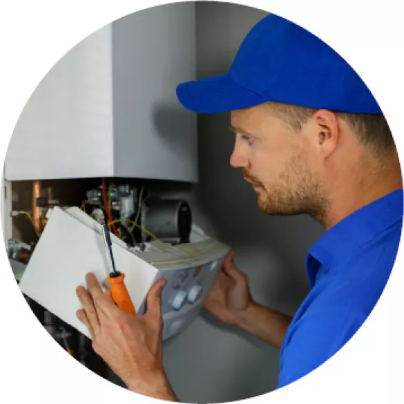 Installateurarbeiten am Gasheizkessel