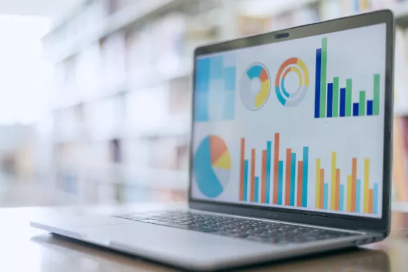 laptopscherm met grafieken